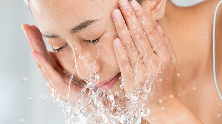 Fresh & Clear: Your Simple Guide to a Face Clean Up at Home